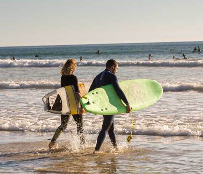 Surfer sur la presqu'île de Quiberon