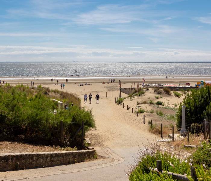 Descente vers la plage
