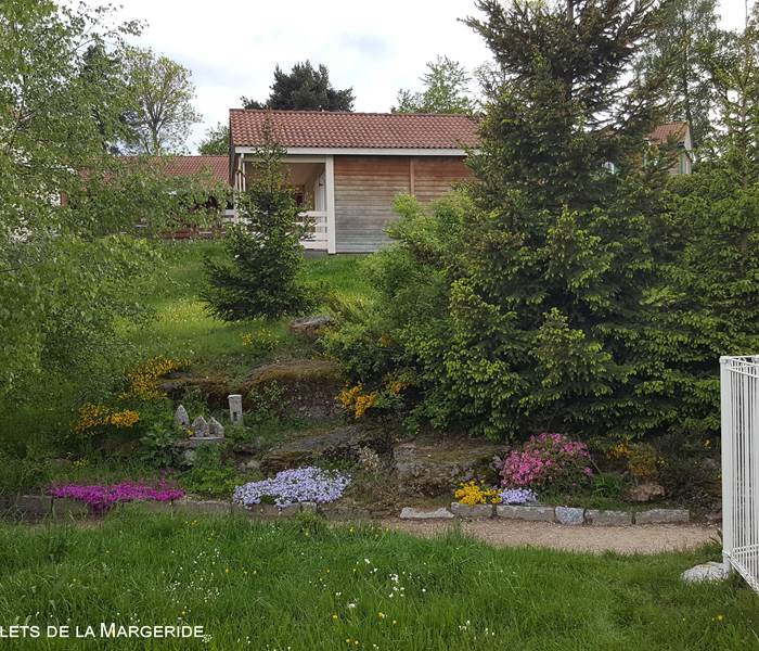 Les Chalets de la MARGERIDE: Espaces fleuris