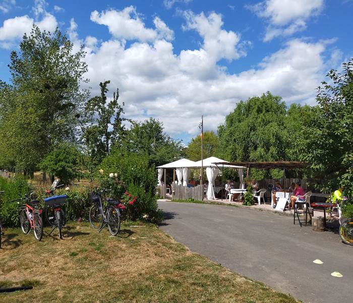 Bar terrasse canal d'ille et rance Ille flottante