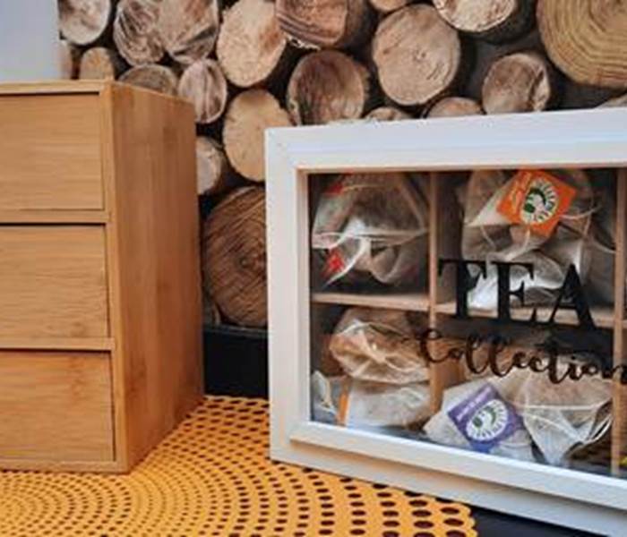 Le plateau de courtoisie avec thé et café à volonté