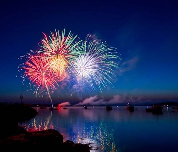 Feu d'artifice sur le port
