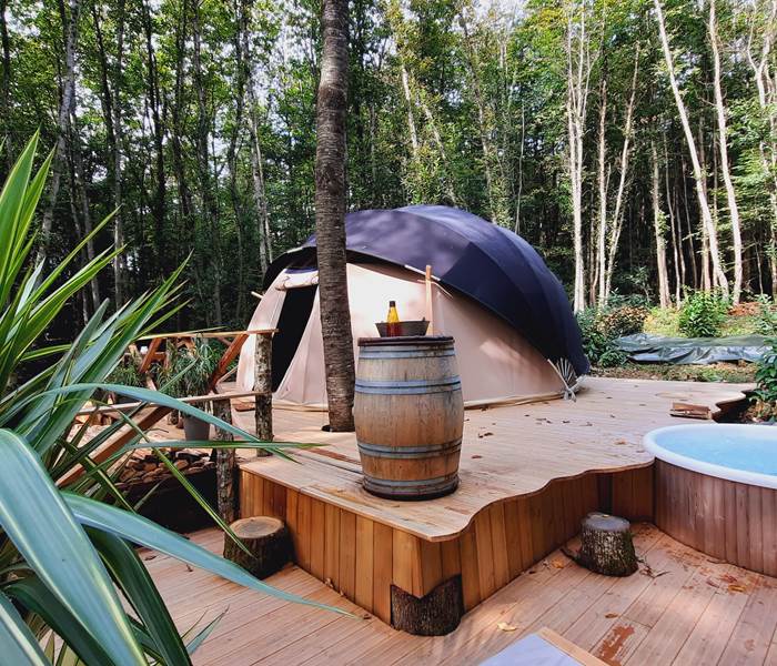 La bulle wigwam et son store occultant pour les grasses matinées