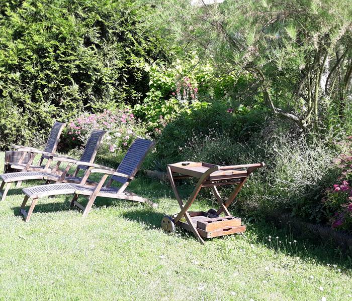 Coin détente dans le parc du clossaintnicolas.fr