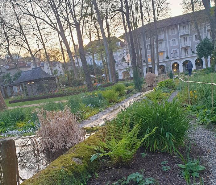 Les thermes d'Eugénie. Chaine Thermale du soleil