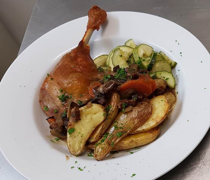 Canard confit et ses petits légumes
