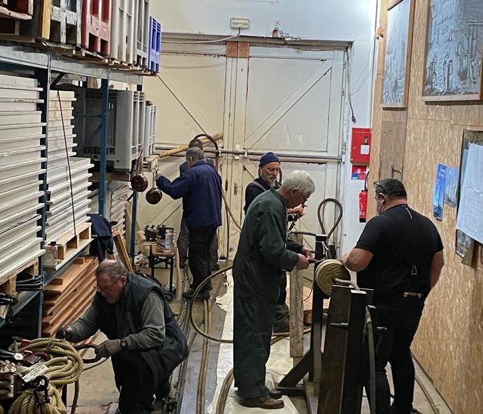 travail d'équipe a l'atelier