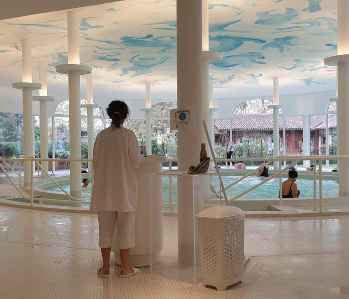 Le centre de soins, la piscine couloir de marche et sa magnifique rotonde vitrée