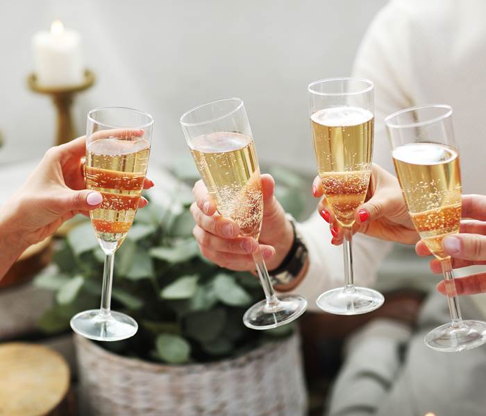 Se retrouver autour d'une coupe de champagne