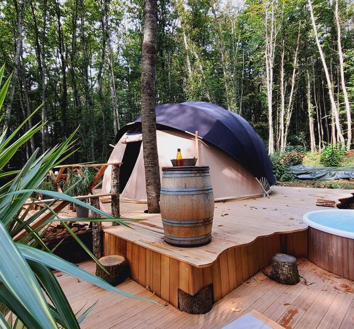 La bulle wigwam et son store occultant pour les grasses matinées