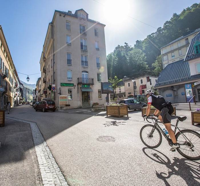 Barèges centre village été ©ATVG_Bareges_Pic_Midi