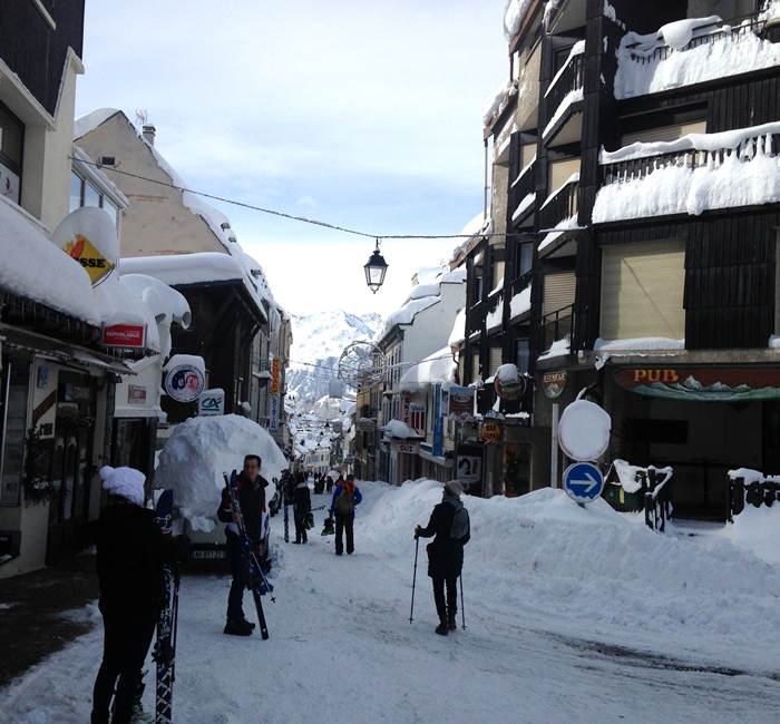 Bareges rue principale neige