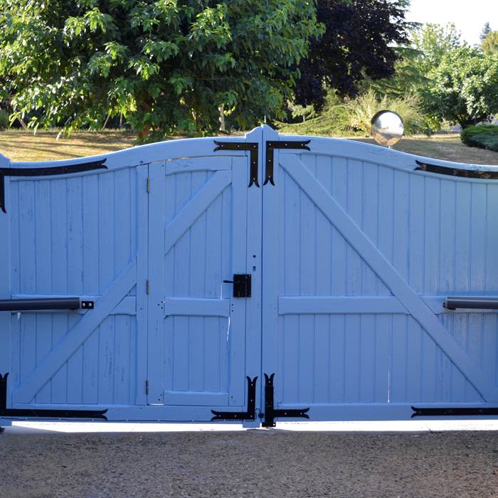 Nouvelle peinture sur portail d'entrée-photo-news