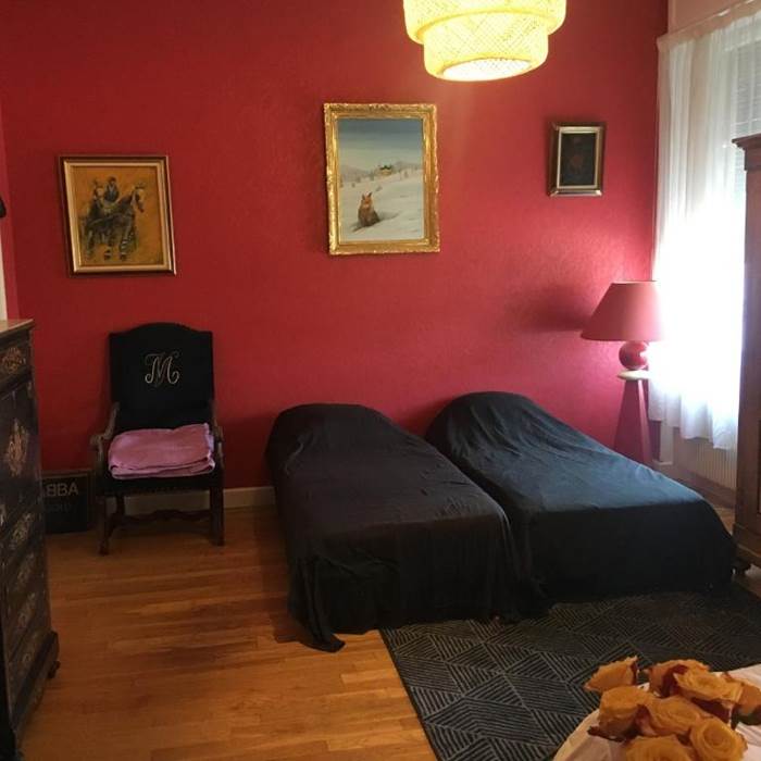 CHAMBRES-GUEBWILLER-Chambre-Quadruple-avec-Salle-de-Bains-Commune-4-personnes-Lits-Simples