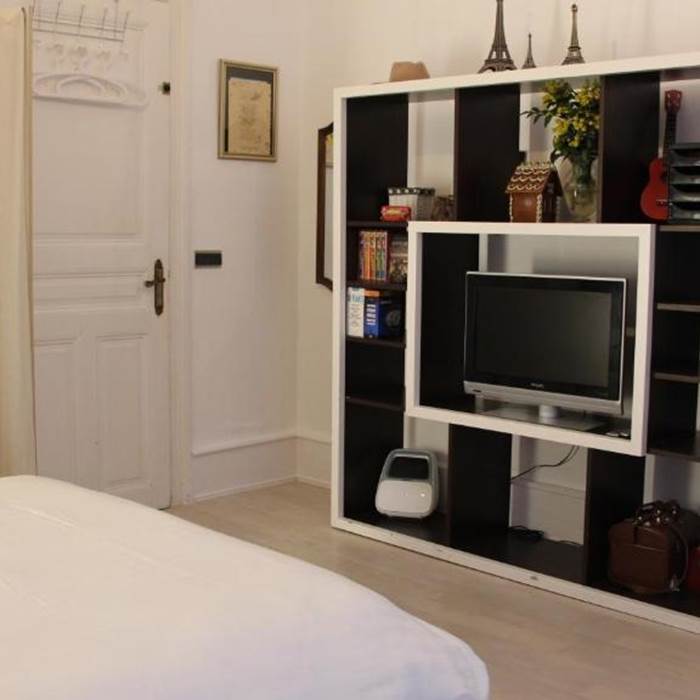 CHAMBRES-GUEBWILLER-Chambre-Double-avec-Salle-de-Bains-Privative-Séparée-2-personnes-Télévision