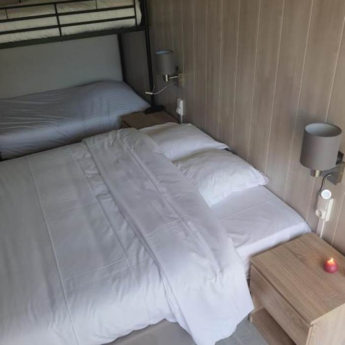 HÔTEL-RESTAURANT-LE-CHEVAL-BLANC-Chambre-quadruple-lit-double