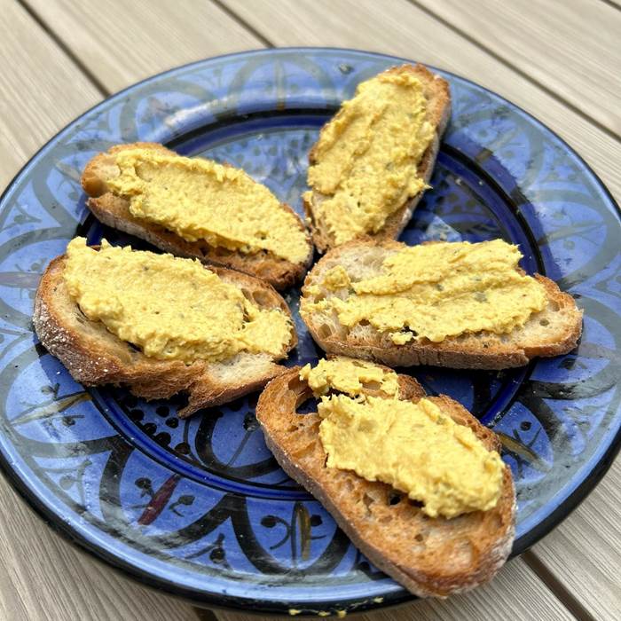 En apéro : toast aux rillettes locales