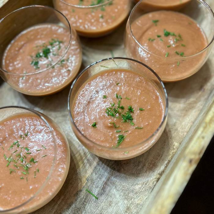 Entrée : gaspacho "maison" aux tomates du pays