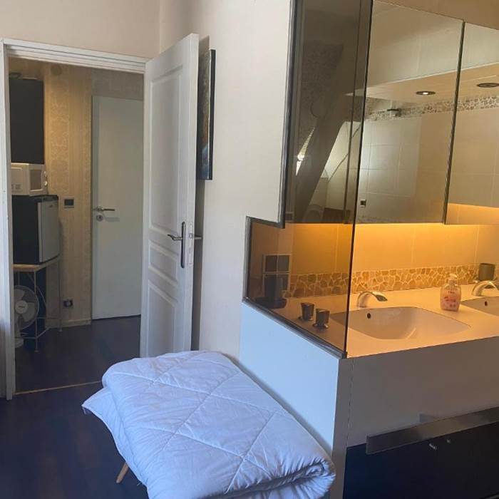 CHAMBRES-GUEBWILLER-Suite-1-Chambre-3-Personnes-Entrée