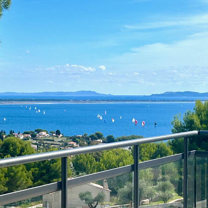 Vue sur La Presqu'Ile de Giens et Porquerolles depuis la terrasse-photo-news