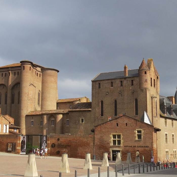 albi-place-archevêché-musée-toulouse-lautrec