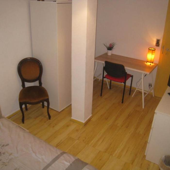 CHAMBRES-GUEBWILLER-Chambre-Simples-avec-Salle-de-Bains-Privative-1-Personne-Télévision