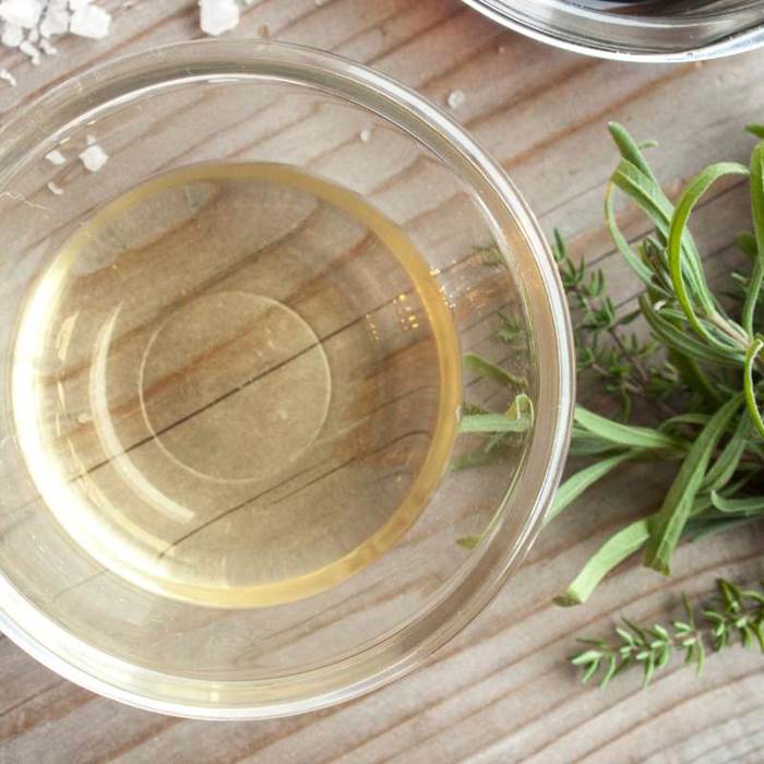 Vinaigre et herbes aromatiques