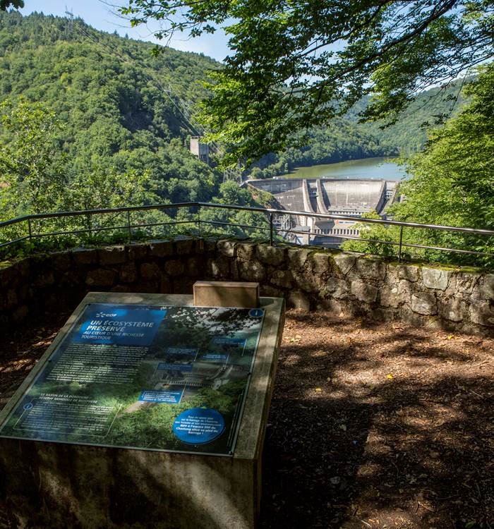 Belvédère direction Servières -le -Châteaux