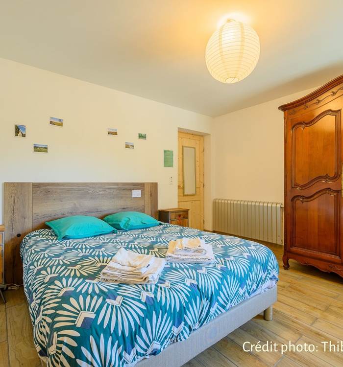 notre chambre avec son lit queen size crédit photo :Thibaut Schenkel