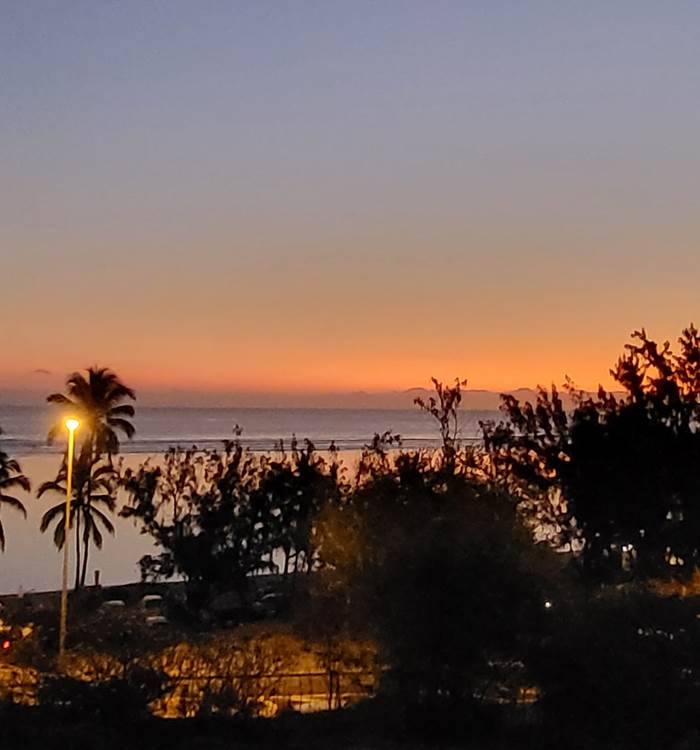 Vue sur la plage de Trou d'eau de nuit