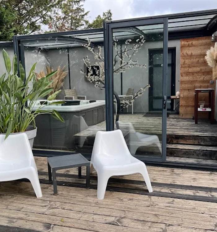 terrasse et abri spa sejour agreeable et luxe