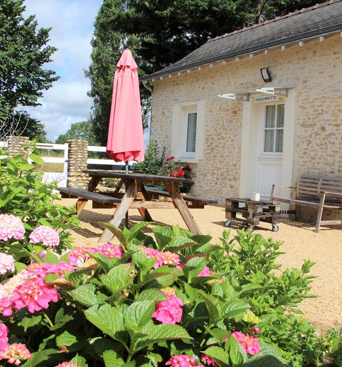 cours_gite_maisonnette_sarthe_hameau_des_deux_ailes