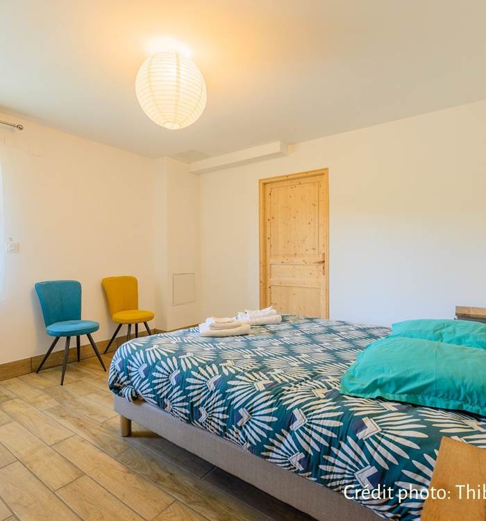notre chambre avec son lit queen size crédit photo :Thibaut Schenkel
