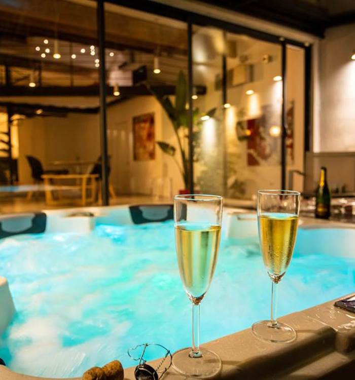 spa prive champagne soiree en amoureux mas de l'étoile Camargue