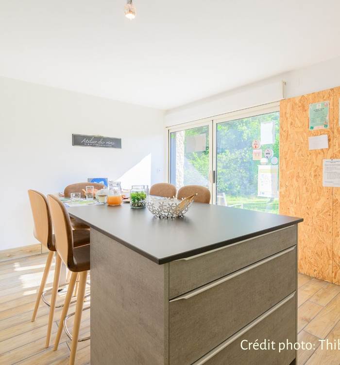 espace cuisine où vous sera servi le petit déjeuner crédit photo : Thibaut Schenkel