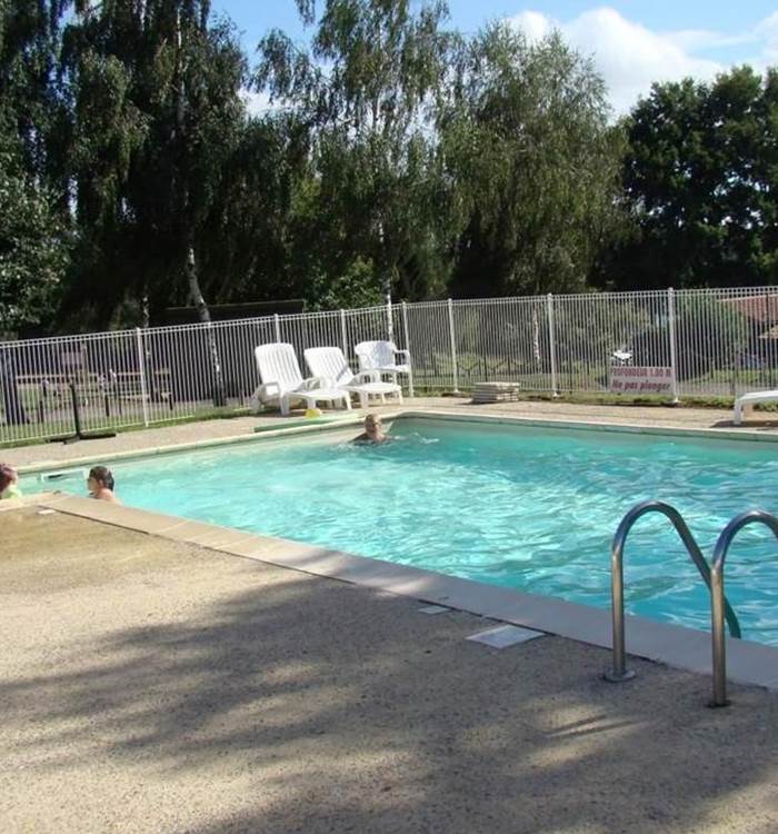 piscine du hameau de gi^te de la Chassagne