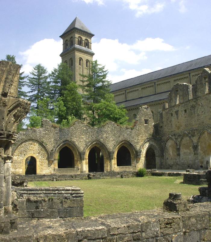 cloître ruines 300DPI-img-around