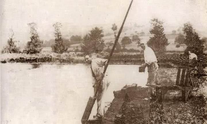 Exploitation de la tourbe à Voyennes