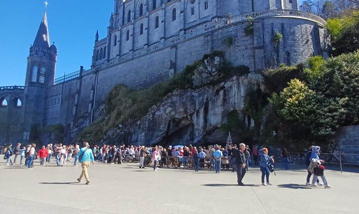 Les basiliques et la grotte de Massabielle