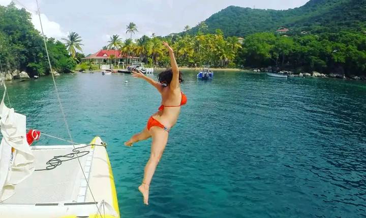 premiere-balade-catamaran-baie-des-saintes