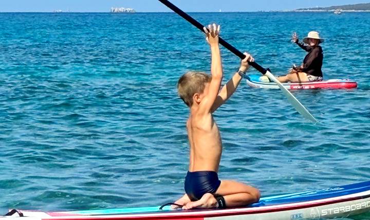 Apprendre à changer la pagaie de côté en paddle à Abbartello en Corse