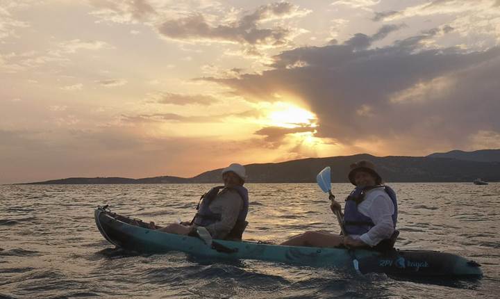Abbartello canoe de mer kayak Corse coucher de soleil orangé