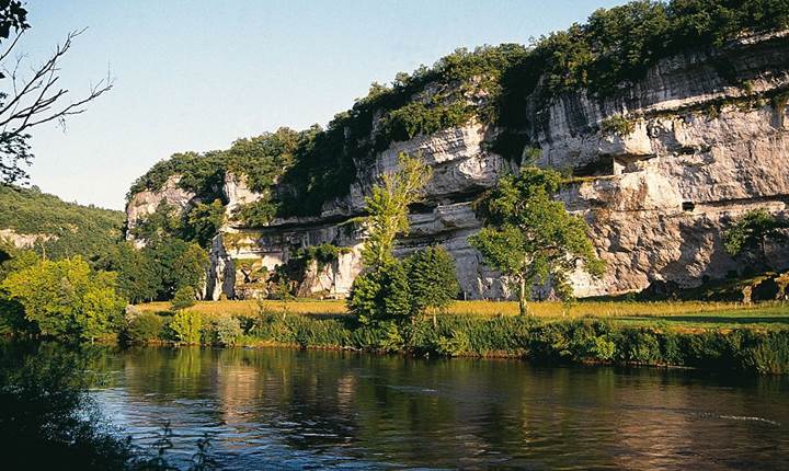 canoë et site troglodyte de la Roque Saint Christophe