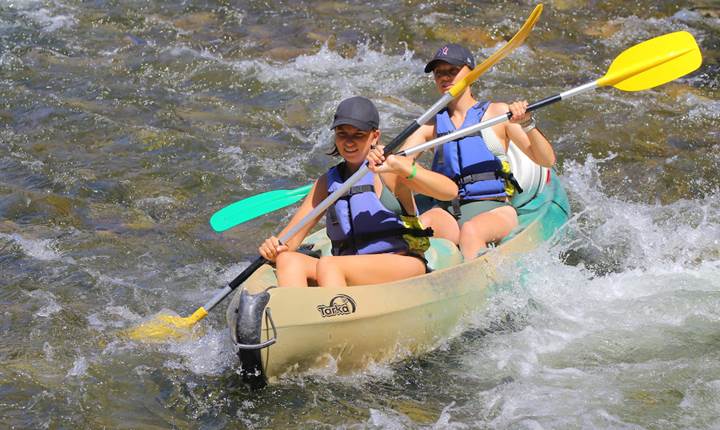 canoe-kayak-ardeche-descente-famille-vallon-pont-arc-alain-bateaux