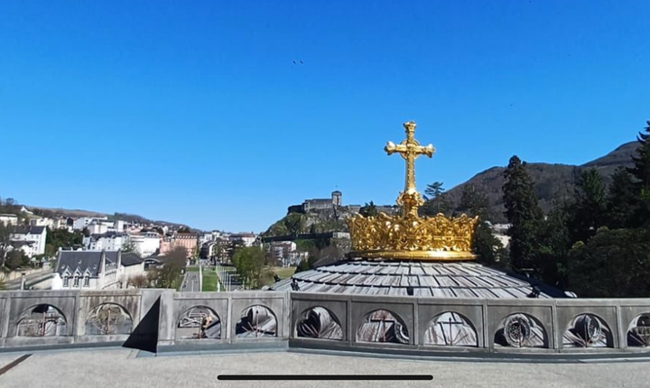 Le sanctuaire et le château de Lourdes