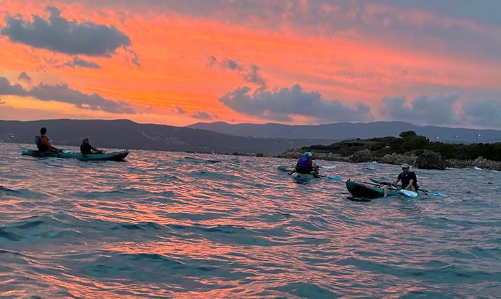 Soleil rougeoyant Abbartello kayak Corse du Sud