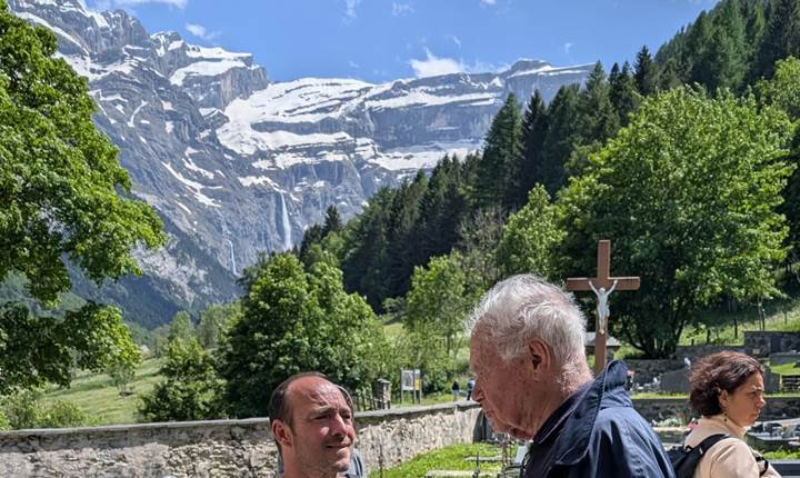 Le père Vincent et notre guide Stephan