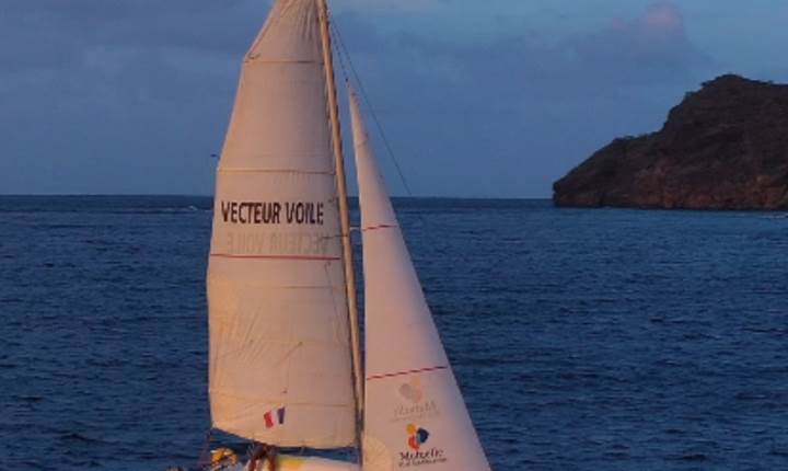 navigation-coucher-de-soleil-archipel-des-saintes