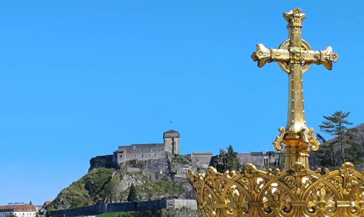 Le sanctuaire et le château de Lourdes