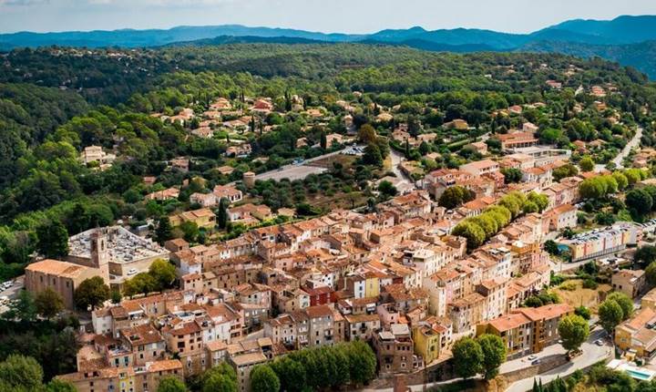 village provenc¸al de Bormes-les-Mimosas